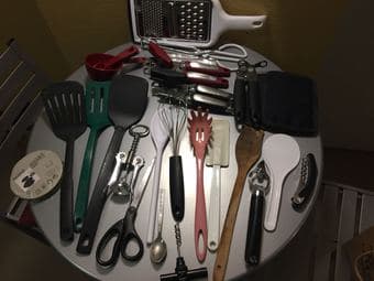 Former Roommates Left a Bounty: Microwaves, Vacuum, Kitchenware, etc. 4