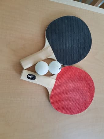 Sell 2 table tennis rackets and 2 balls 1
