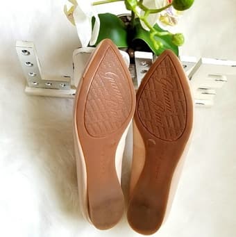 stylish shoes Gianni Bini nude two-toned flats size 6.5 2