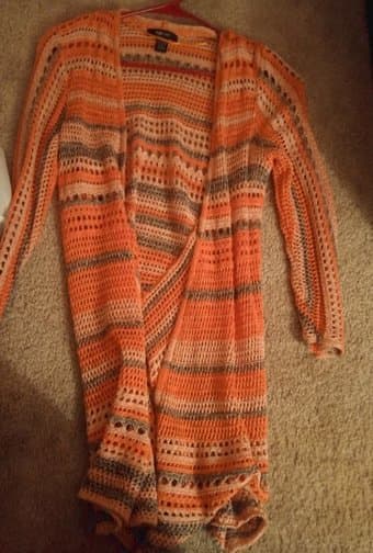 Green Hollister Tank Top, Black Crop Top, Knitted Multicolor Cardigan 3