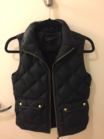 Excellent condition J CREW Womens XS Black Quilted Vest 1