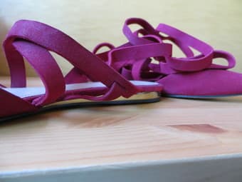 BCBGeneration Berry-Colored Noel Flat Size 5.5 4