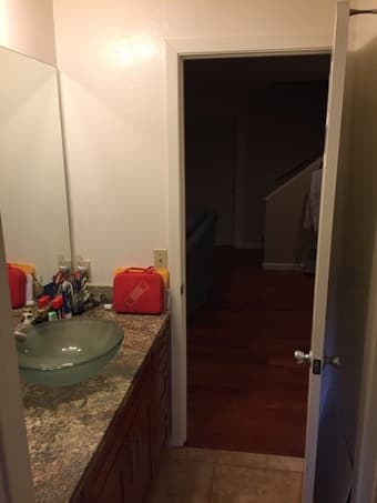 [now] Room with private BA in a beautiful 5BR house, 8m away ($1600) 4