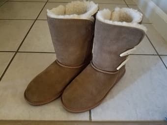 Willowbee ugg boots (women size 7) 1