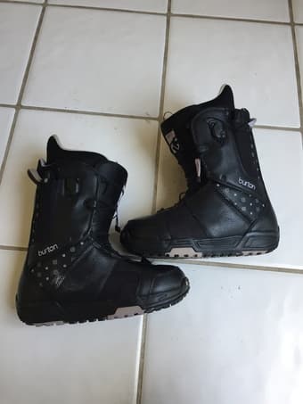 Women's snowboard boots size 8 1