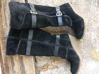 4 pairs of Shoes size 7, 5 dollars for all of them 3