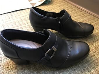 size 7 -- black leather loafers -- Clark's -- only worn once 1