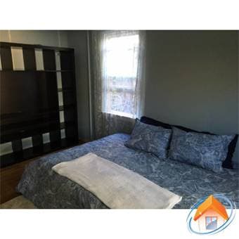 Fully furnished room, one block from Stanford 1