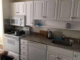 Palo alto 斯坦福医院旁Oak Creek Apartment 高档小区卧室或客厅出租2个月，入住日期4月底到6月底。 2