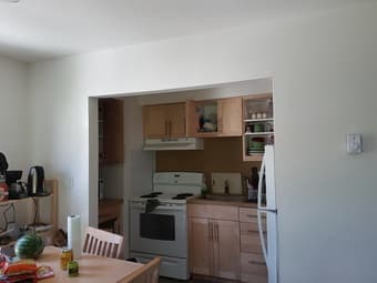 SUBLET: Room in 2-bedroom apartment in on-campus building for 3 weeks 2