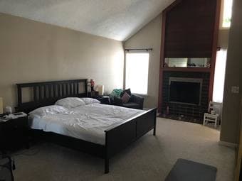 Huge master bedroom in waterfront house with private bathroom and offi 4