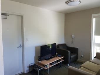 SUBLET: Room in 2-bedroom apartment in on-campus building for 3 weeks 4