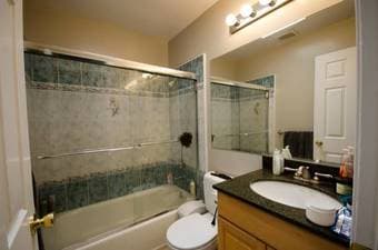 Cosy room in house with spacious backyard/common area 3