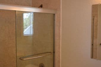 2br/2ba-safe & quite Apt available after Aug 28th (>1y lease required) 4