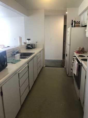 1 Room in Rains 4 bedroom for fall quarter (women only) 2