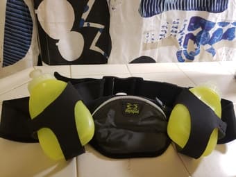 Amphipod Running belt with bottles 1