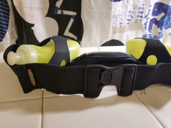 Amphipod Running belt with bottles 2