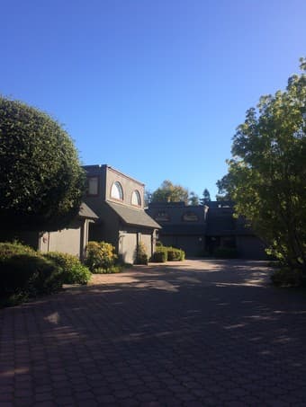 Seeking female renter; mature, responsible, clean. 4