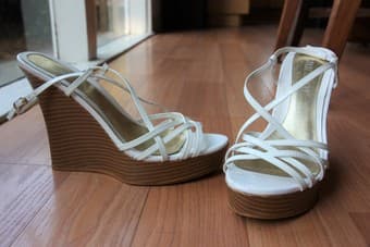Colin Stuart White platform heels, Size 9 1