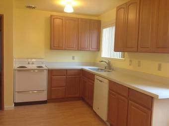 Room in 2 Bed Burlingame Apt. Close to Milbrae BART/Caltrain 1