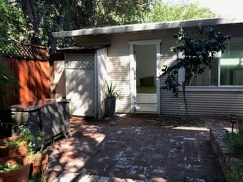 1bedroom cottage for rent near Stanford 1