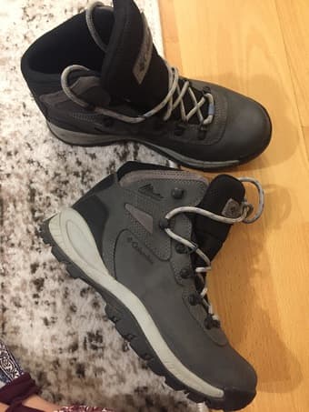 LIKE NEW Columbia Hiking Boots 1