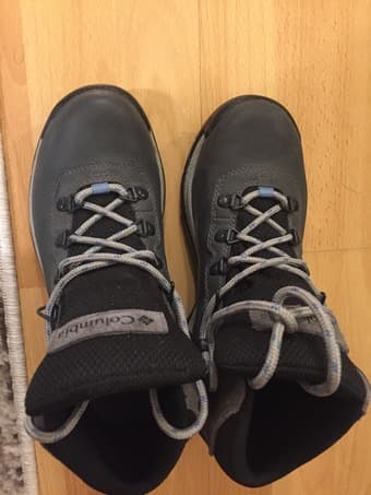 LIKE NEW Columbia Hiking Boots 2