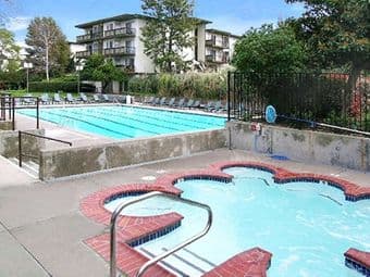 One bedroom apartment in Oak Creek 2