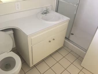 Unfurnished Room Available Aug 24 - Sept 21 4