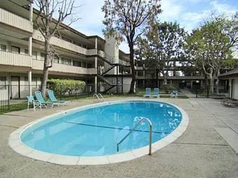 1BR in 2BR/1BA apt near Palo Alto 1