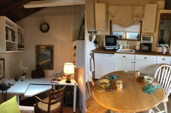 Woodside-Charming, rustic, furnished cottage, ten minutes from campus 3