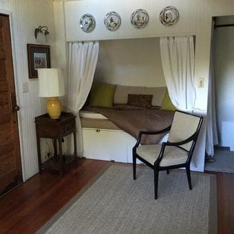 Woodside-Charming, rustic, newly furnished cottage, 10 min from campus 4