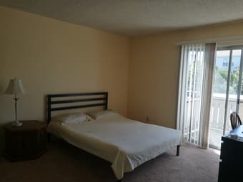 Living room in 2BR/1BA apt near Palo Alto 3