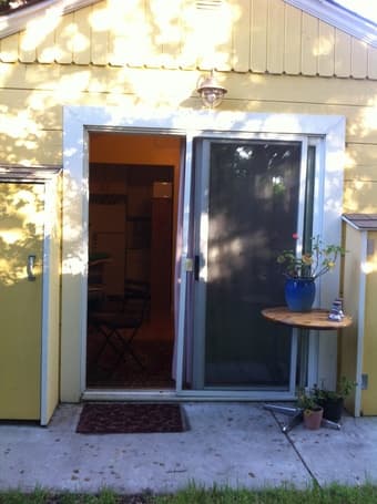 Cozy backyard studio fully furnished all utilities included 2