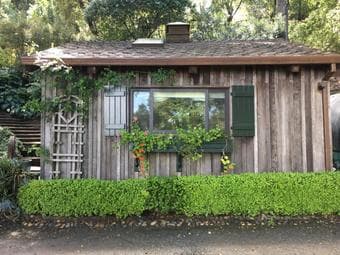 Awesome rustic, newly furnished cottage in Woodside, ten min to campus 1