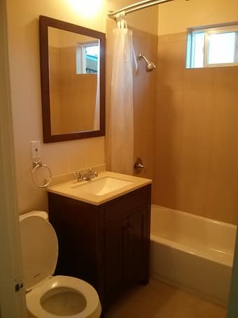 Excellent 1b1b in a private house near downtown Burlingame 4