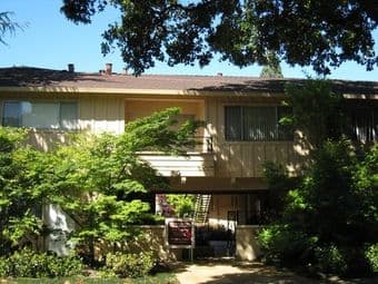 Looking for a female roommate near Stanford ($750/month) 1