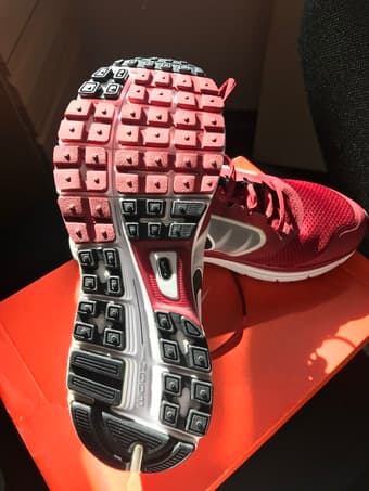 Women's Nike Volleyball Shoes Size 8 2