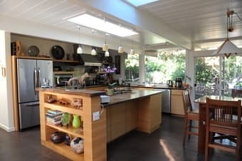 Fully furnished executive home in Palo Alto, beautifully remodeled 3