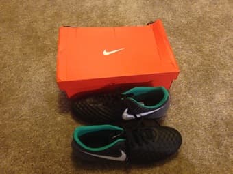 New Nike cleats (US Size 9) 4