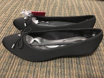 *Brand New* women's wedge shoe (size 9W) 3