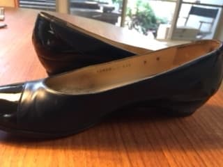 Size 6 Ferragamo shoes, Understated Elegance 3