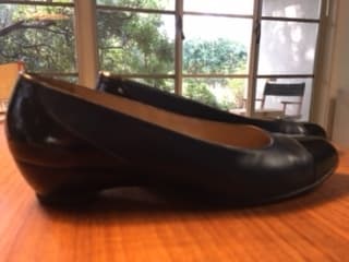 Size 6 Ferragamo shoes, Understated Elegance 4
