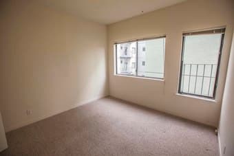 Room available in SF 3BR/2BA (FREE BED AND MONTH-TO-MONTH) 1