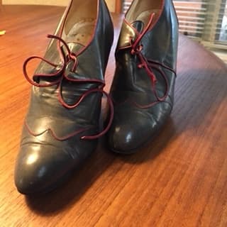 Women's ankle boots: size 6, grey leather w/ raspberry leather piping 1