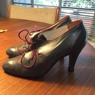 Women's ankle boots: size 6, grey leather w/ raspberry leather piping 3