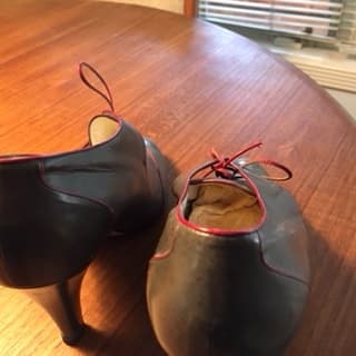 Women's ankle boots: size 6, grey leather w/ raspberry leather piping 4