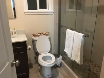 Fully-furnished studio, short term ok, only available Dec & Jan 3