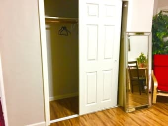 Fully-furnished studio, short term ok, only available Dec & Jan 4