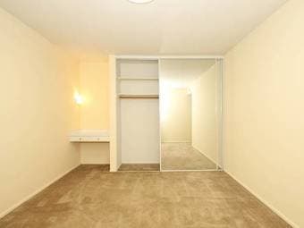 (Dec-15 - April-15) Room with private bathroom, 1.5 miles to campus 1